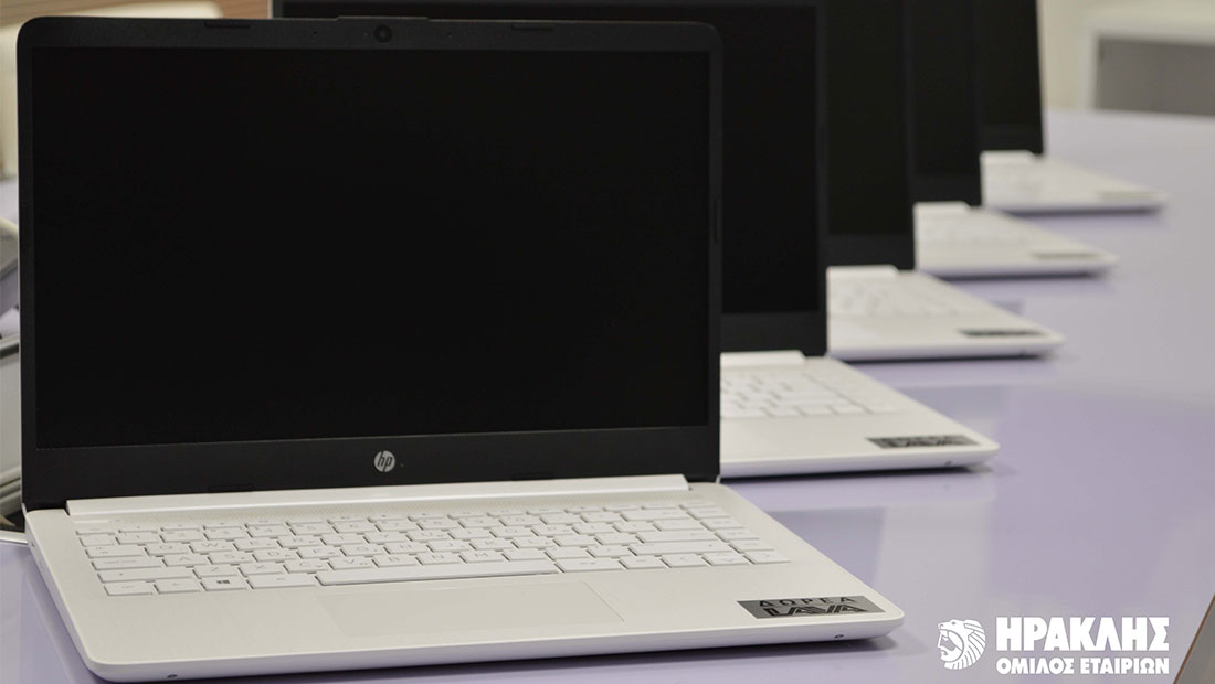 Η ΛΑΒΑ εξοπλίζει μαθητές με νέους ηλεκτρονικούς υπολογιστές